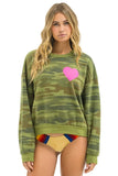 HEART PRINT RELAXED CREW SWEATSHIRT - CAMO // NEON PINK