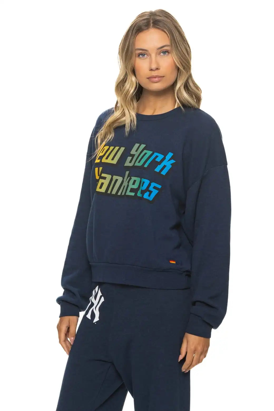 NEW YORK YANKEES 2026 RELAXED CREW SWEATSHIRT - NAVY