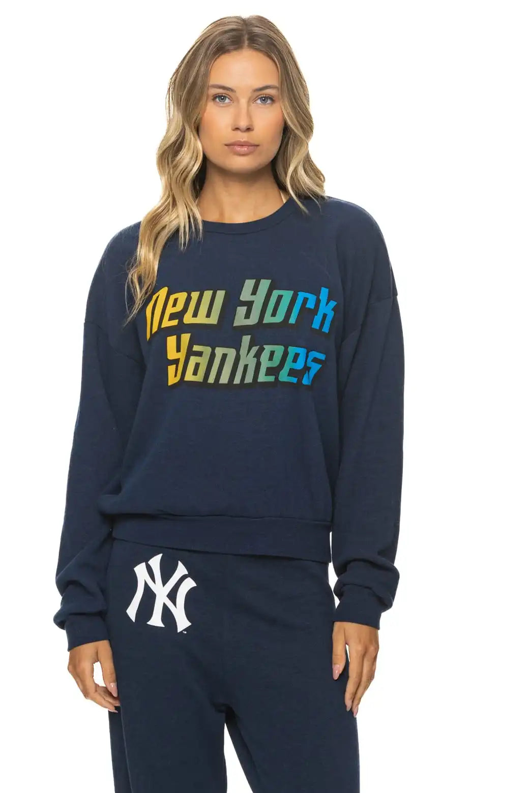 NEW YORK YANKEES 2026 RELAXED CREW SWEATSHIRT - NAVY